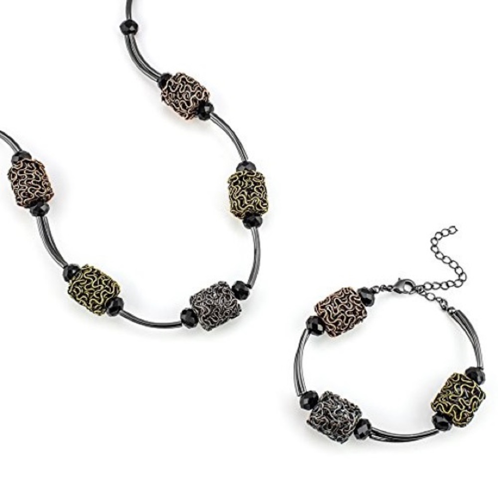 Necklace and bracelet set